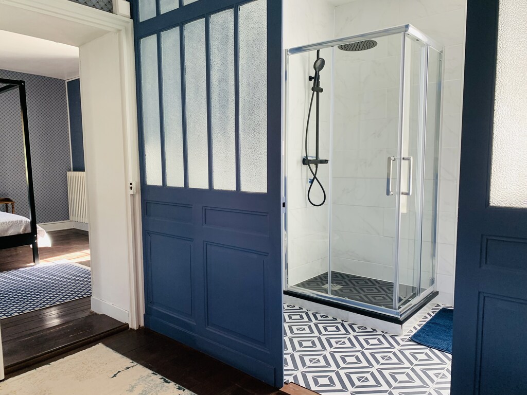 Chambre Bleue badkamer douche